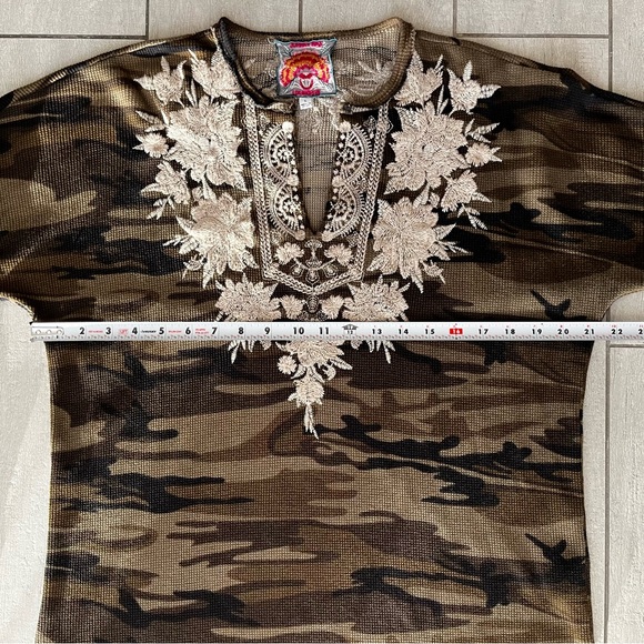 Johnny Was Christina Cotton Camouflage Floral Embroidered Raw Hem Top Size Large - Picture 11 of 13